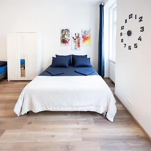 Radiant Premium - Fünfhaus Apartamento